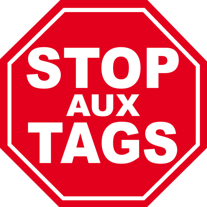 STOP AUX TAGS - 15cm - Sticker/autocollant