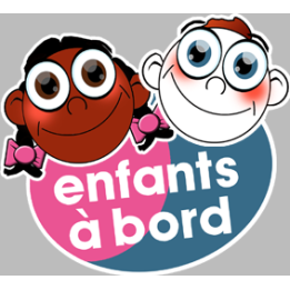 enfants à bord fille et gars